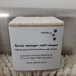 Photo du savon ménager posé sur une brosse